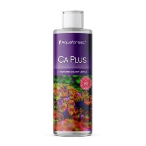#### Aquaforest Ca Plus 250 ml – Integratore liquido di calcio per acquari marini
Aquaforest Ca Plus è un integratore liquido di calcio ad alta concentrazione, studiato per acquari marini e reef. Il calcio rappresenta uno degli elementi fondamentali della triade ed è indispensabile per la crescita dei coralli SPS, LPS, molli e di tutti gli organismi che costruiscono strutture calcaree.
Grazie alla sua formula concentrata e completamente solubile, Ca Plus permette di reintegrare rapidamente il calcio consumato dall'acquario. Inoltre, il dosaggio è semplice e preciso, rendendo il prodotto ideale per la gestione quotidiana della vasca.
#### Il ruolo del calcio negli acquari reef
Il calcio è uno degli elementi più consumati in un acquario marino ricco di coralli. Infatti, viene utilizzato continuamente per la formazione dello scheletro calcareo di SPS, LPS, alghe coralline e altri invertebrati.
Mantenere un valore stabile significa favorire una crescita regolare dei coralli e contribuire all'equilibrio generale dell'acquario.
Aquaforest Ca Plus aiuta a
mantenere il corretto livello di calcio;
sostenere la crescita di coralli SPS, LPS e molli;
favorire la formazione degli scheletri calcarei;
supportare lo sviluppo delle alghe coralline;
mantenere una triade stabile insieme a KH e magnesio.
Per ottenere i migliori risultati consigliamo sempre di monitorare regolarmente i valori della triade.
#### Integratore pratico e già pronto all'uso
Aquaforest Ca Plus è la soluzione ideale per chi desidera un prodotto liquido, pratico e immediatamente utilizzabile.
Non è necessario preparare alcuna soluzione. Basta misurare la quantità necessaria e dosare direttamente in acquario.
Per questo motivo è particolarmente indicato per acquari di piccole e medie dimensioni oppure per chi preferisce una gestione semplice e veloce.
Negli impianti più grandi, invece, molti acquariofili scelgono gli integratori in polvere, che permettono di preparare quantità maggiori di soluzione e risultano più convenienti nel lungo periodo.
#### Modalità di utilizzo
Il dosaggio deve essere adattato al consumo reale della vasca e verificato attraverso controlli periodici dei valori.
Indicativamente
10 ml di Aquaforest Ca Plus aumentano il livello di calcio di circa 20 mgl (ppm) in 100 litri d'acqua.
Per mantenere valori stabili consigliamo di effettuare test regolari e modificare il dosaggio in base alle esigenze dell'acquario.
#### La nostra esperienza in ExoticFarm
Noi di ExoticFarm utilizziamo quotidianamente gli integratori Aquaforest nella gestione delle nostre vasche reef e degli acquari realizzati per i clienti.
Per questo motivo conosciamo molto bene il comportamento di Ca Plus e sappiamo come adattarne il dosaggio alle diverse tipologie di acquario.
Chi realizza un acquario con noi oppure sceglie il nostro servizio di consulenza riceve un supporto dedicato anche nella gestione degli integratori. Ci basta conoscere il volume della vasca, il consumo della triade e i valori rilevati per indicare con precisione quanti millilitri dosare ogni giorno.
Questo approccio permette di semplificare la gestione dell'acquario ed evita regolazioni casuali. Utilizzando gli stessi prodotti ogni giorno, possiamo fornire indicazioni pratiche, precise e personalizzate, basate sulla nostra esperienza diretta.
#### Caratteristiche principali
Integratore liquido di calcio per acquari marini e reef.
Formula altamente concentrata.
Facile da dosare.
Favorisce la crescita di coralli SPS, LPS e molli.
Supporta la formazione degli scheletri calcarei.
Contribuisce al mantenimento della triade.
Sicuro per pesci, coralli e invertebrati.
Ideale per la gestione quotidiana.
Formato da 250 ml.
#### Formato disponibile
Aquaforest Ca Plus è disponibile nel formato da 250 ml.
Il prodotto è ideale per chi desidera un integratore liquido già pronto all'uso, preciso nel dosaggio e perfetto per la gestione quotidiana degli acquari marini e reef.